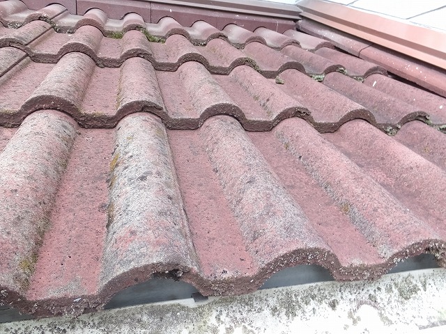 スラリー層の除去が求められるモニエル瓦